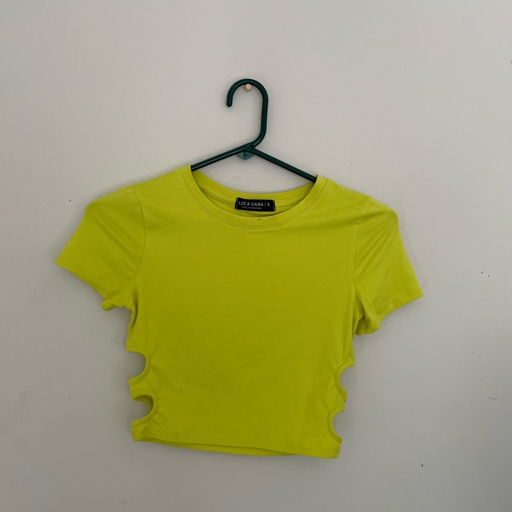 Liz & Sara small neon crop top with little cutouts on the sides size S